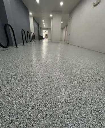 Broadcast flake. Corridors and common areas.